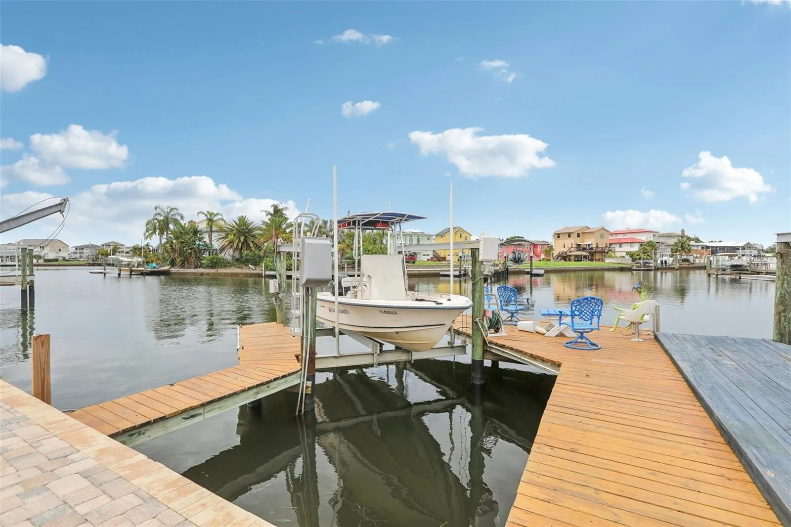 dock with lift