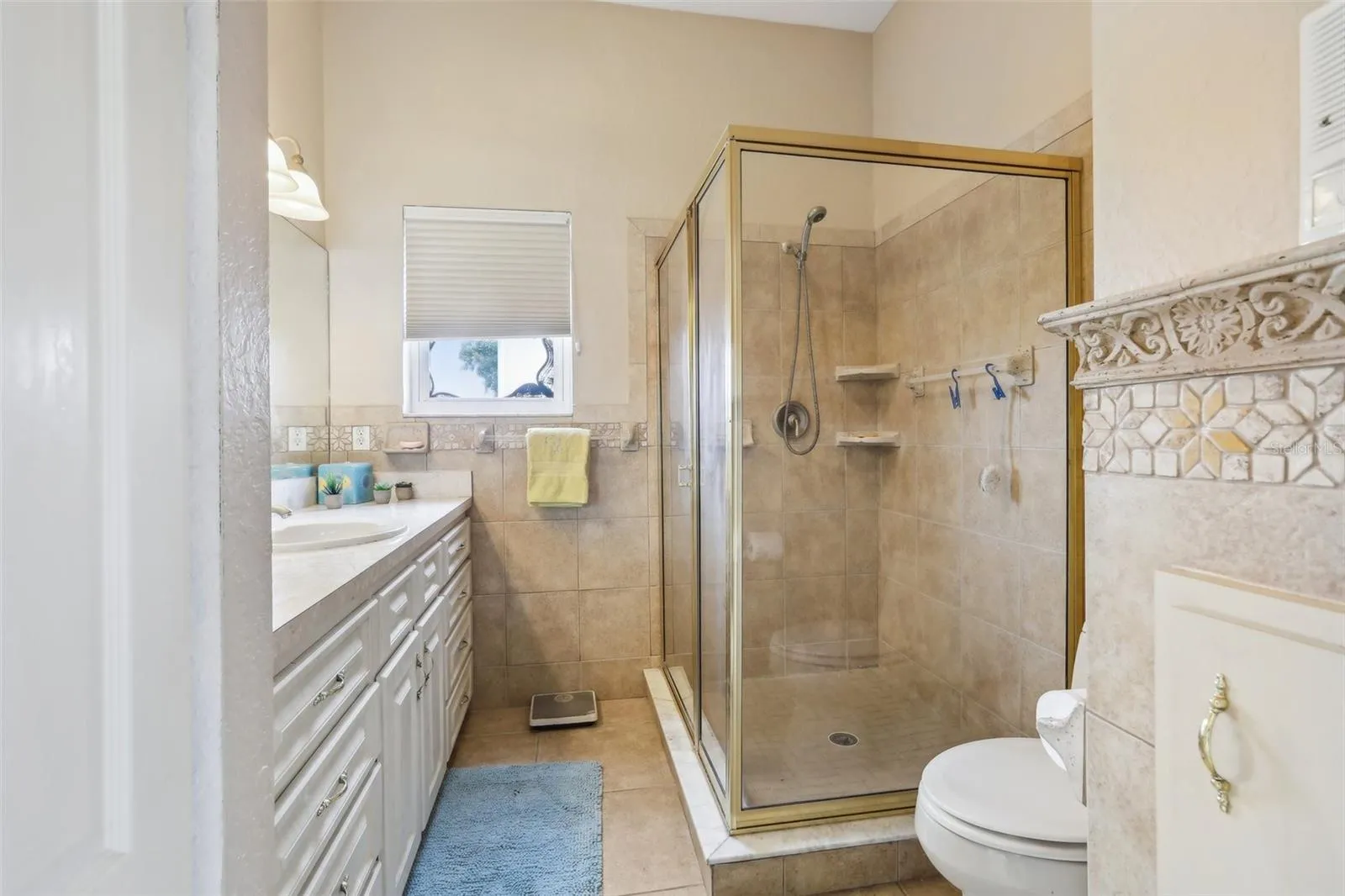2nd floor bathroom