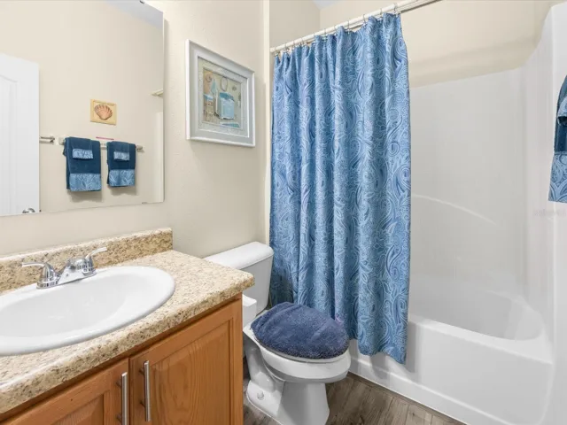 Private bathroom #2 connected to bedroom #2.