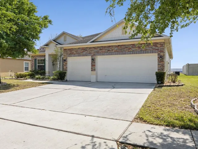 Front of 307 Gladesdale Street