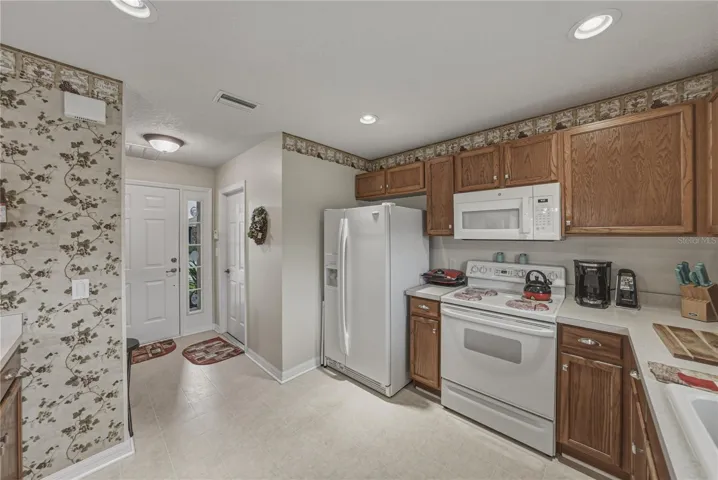 The kitchen design and layout are very user friendly.