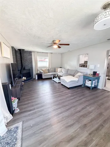 family room is large enought o use as a dining room/family room combo.