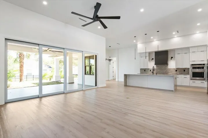 Living & Kitchen