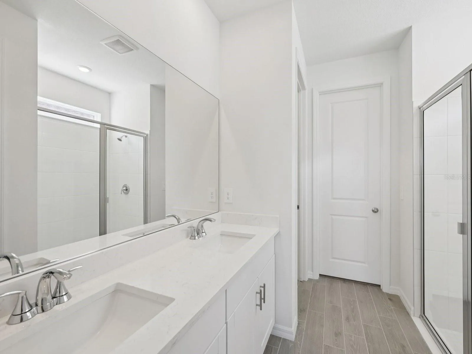 Interior photos are not of the actual home but are photos of the builder home with the same floorplan with similar interior finishes and features.