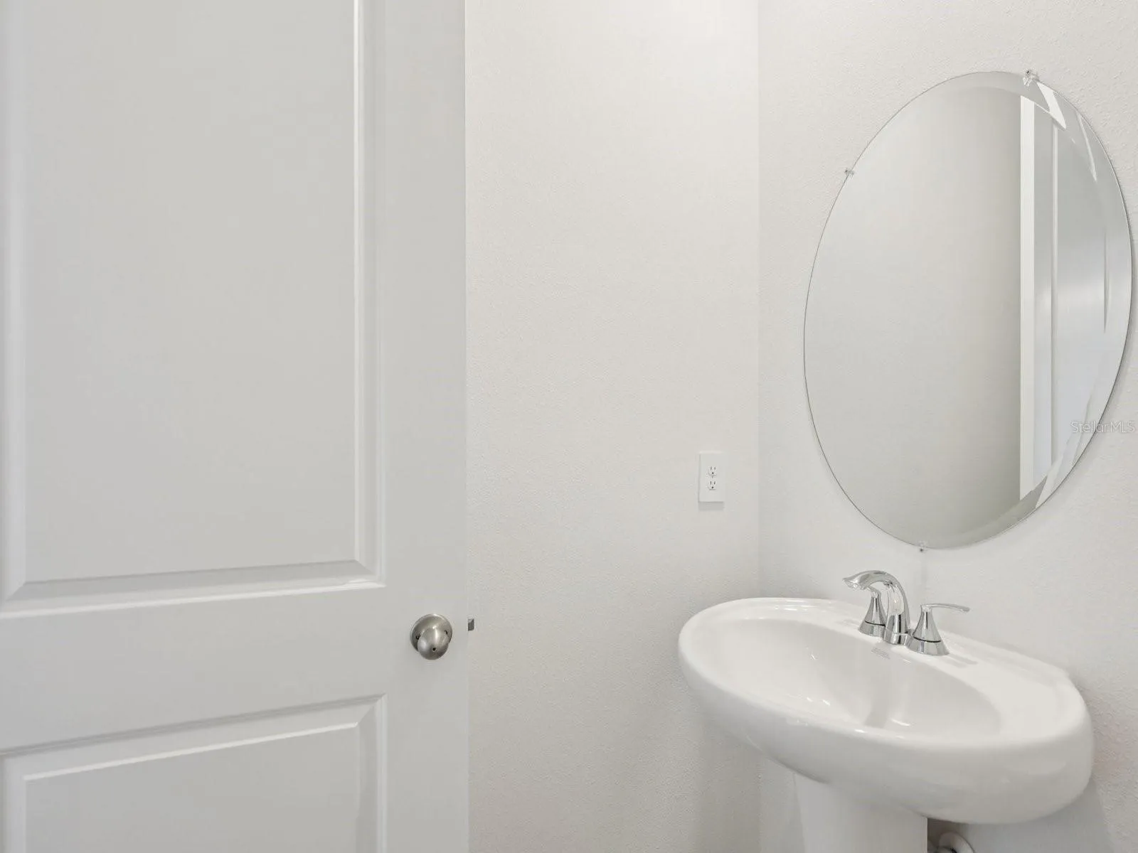 Interior photos are not of the actual home but are photos of the builder home with the same floorplan with similar interior finishes and features.