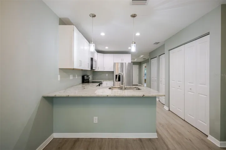 Kitchen/Breakfast Bar