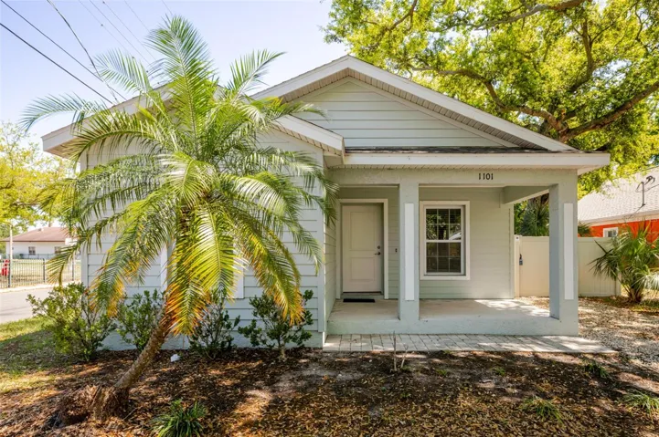 Front Porch/Entrance