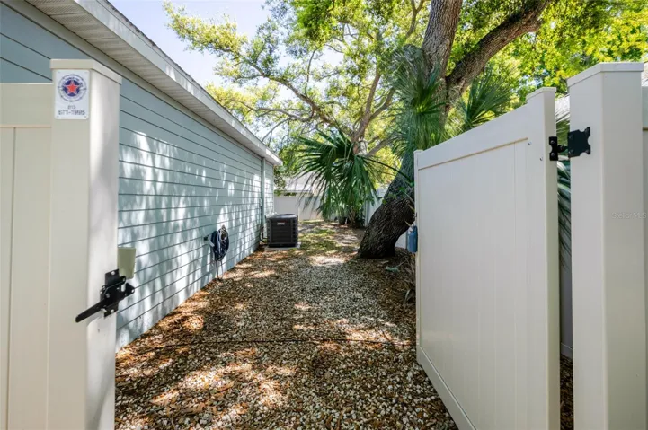 Driveway gate