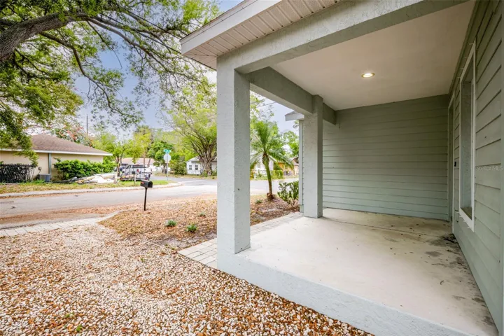 Front Porch/Entrance