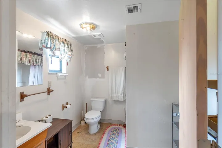 2nd Bathroom