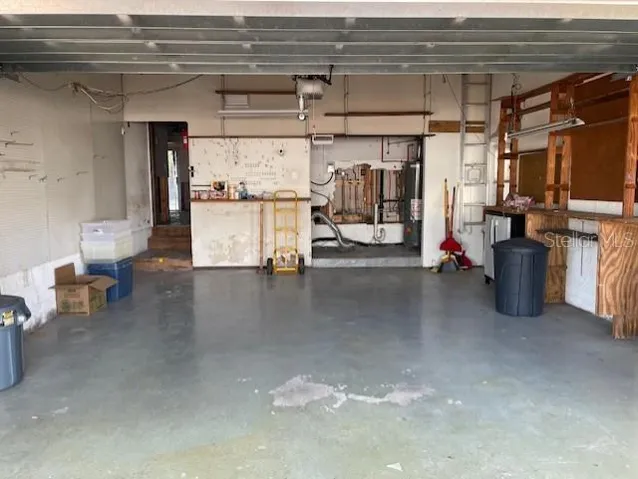 Garage, w/d nook in back