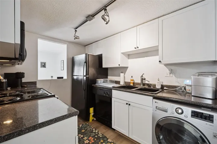 Nice bright kitchen