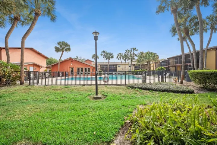 Easy access to the pool