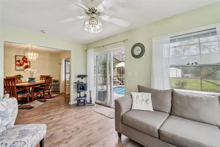Den/Office Possible third Bedroom.