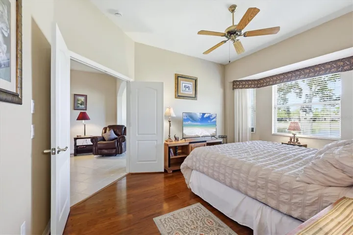 Double doors  to bedrooms