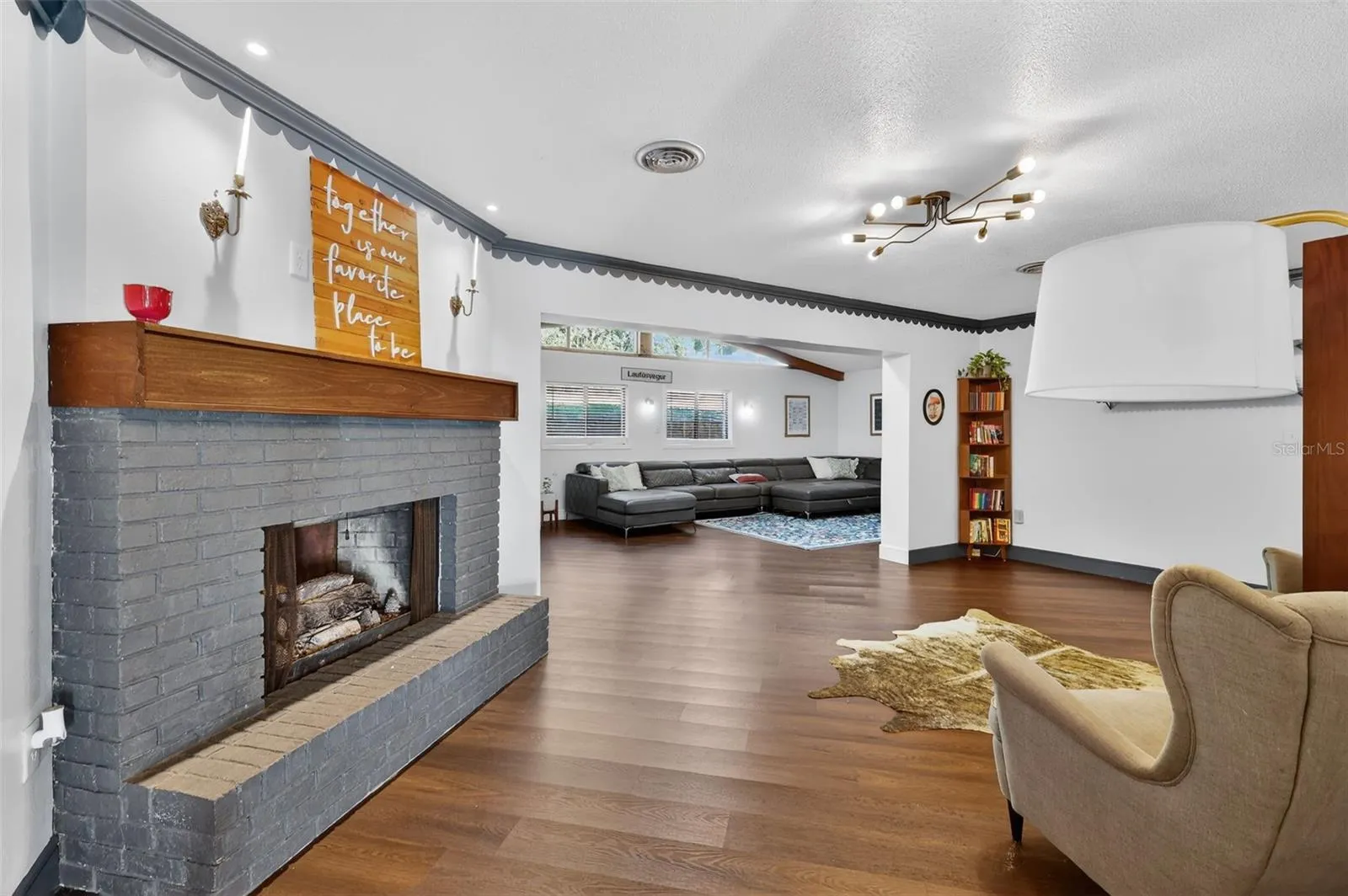 Gas fireplace