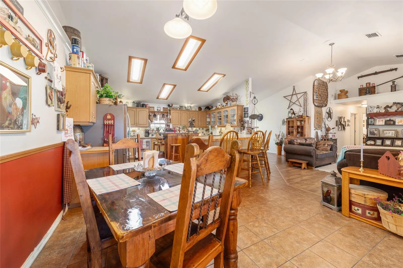 Kitchen breakfast area