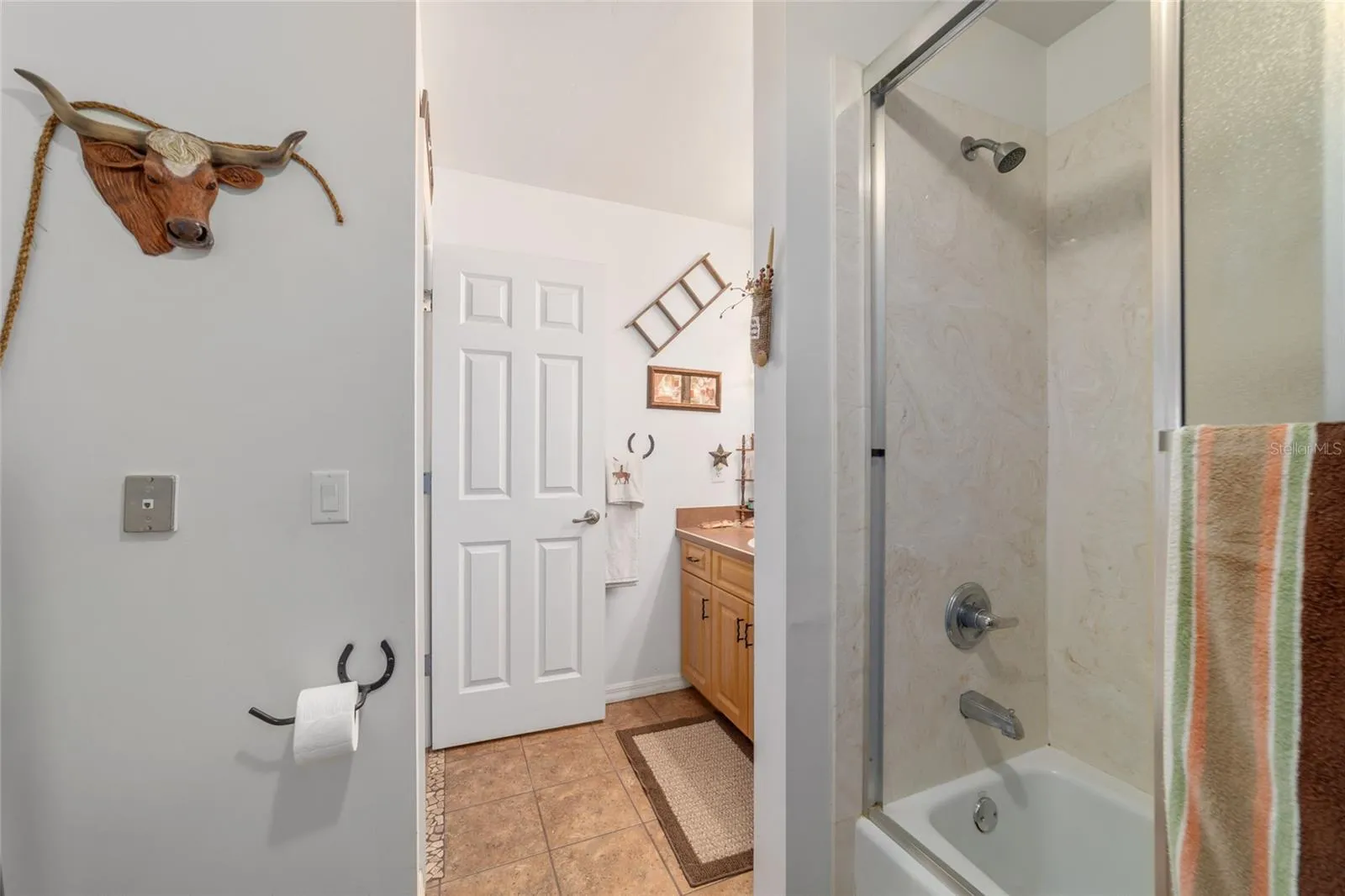 en suite bath for bedroom 2