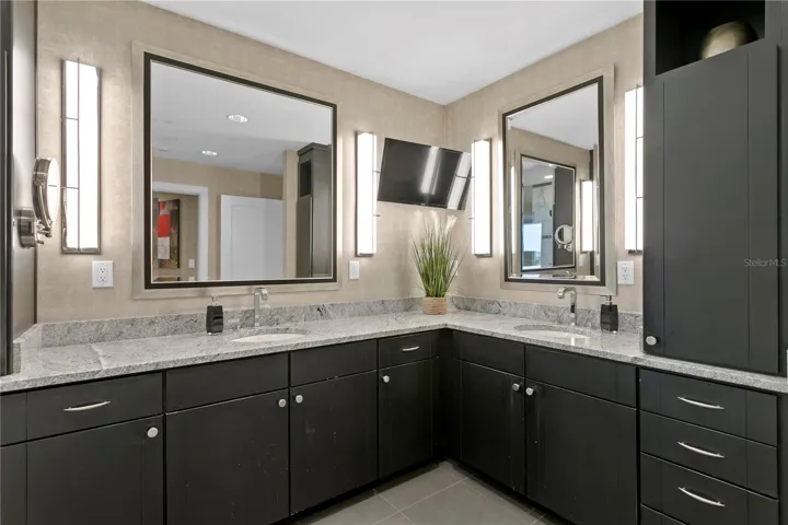 Owner's Bath