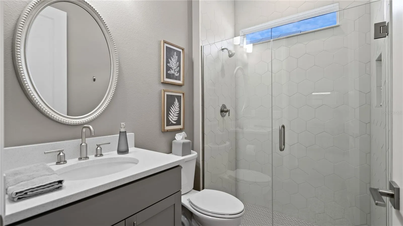 GUEST FULL BATH