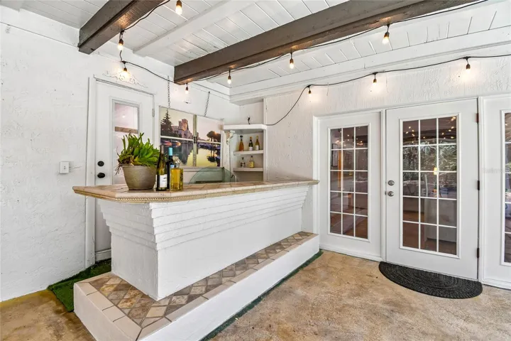 Lanai Bar