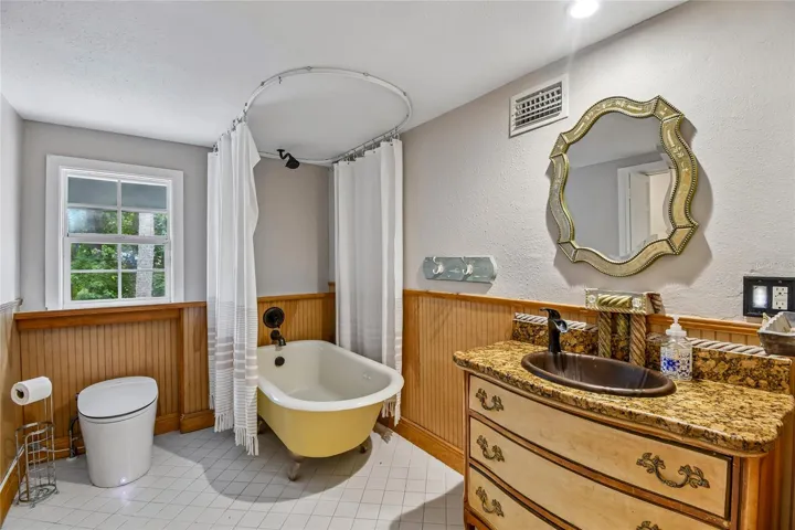 Upstairs Primary Suite Bathroom