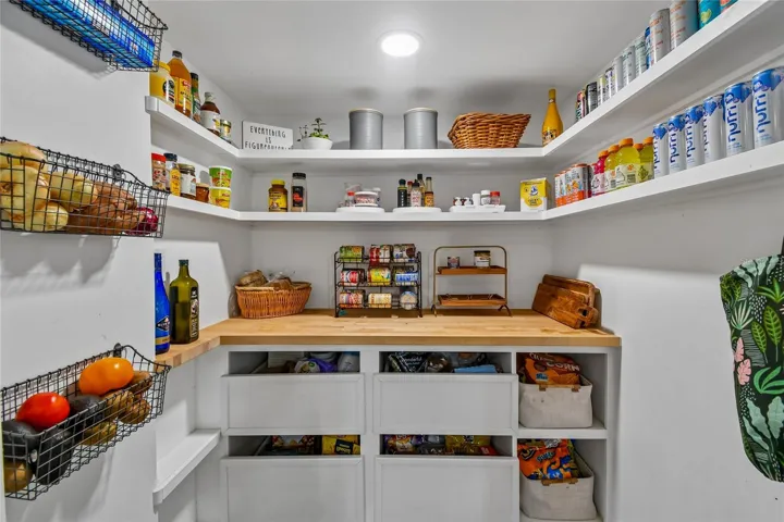 Walk-in Pantry