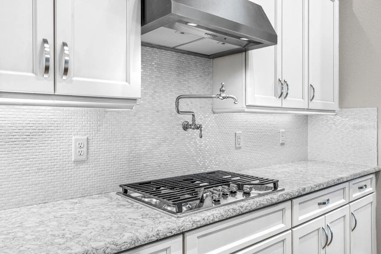 KITCHEN GAS RANGE
