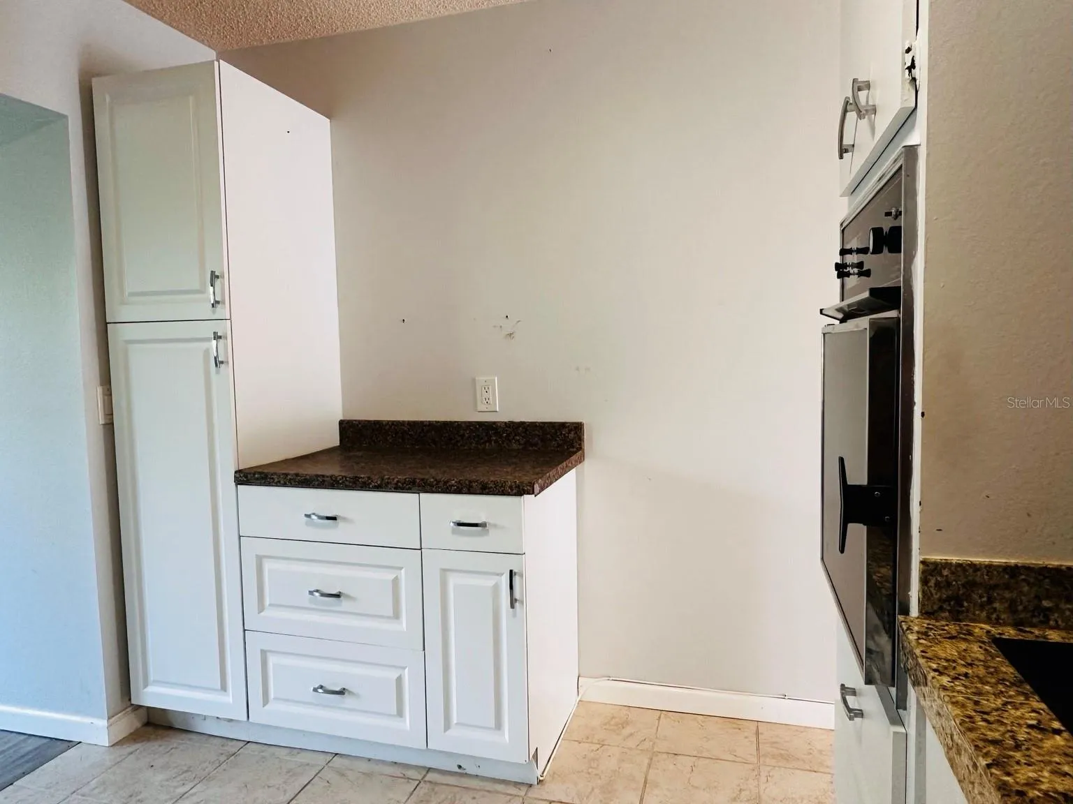 Kitchen/ Pantry