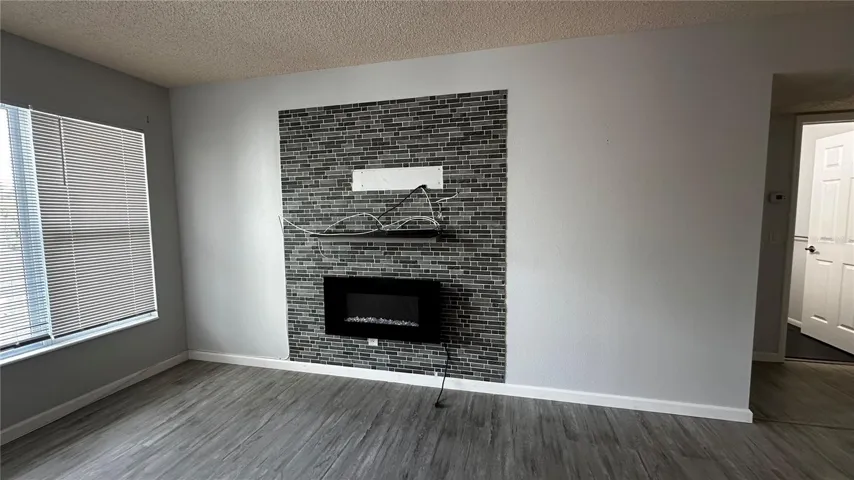 Living room/ Electric Fireplace