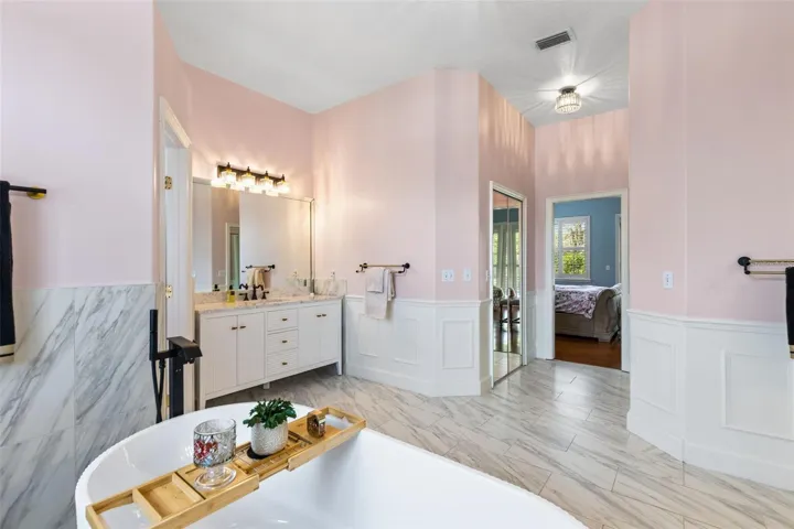 YOU CAN SEE IN THIS PHOTO THE 2ND VANITY AND THAT THERE ARE 2 WALK IN CLOSETS IN THE HALLWAY BEFORE YOU GET TO THE BEDROOM, ONE ON EACH SIDE.