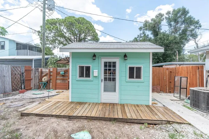 Detached she/he shed