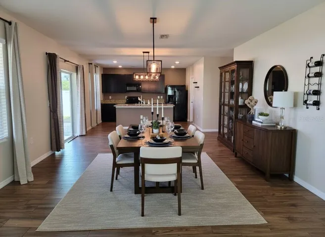 Virtual Staging Dining Room / Great Room