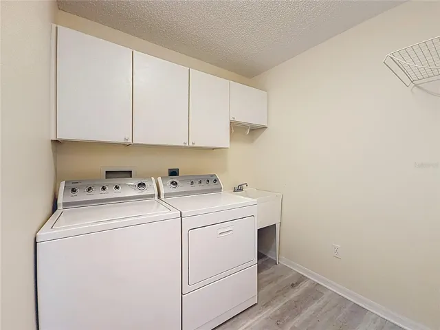 LAUNDRY-ROOM