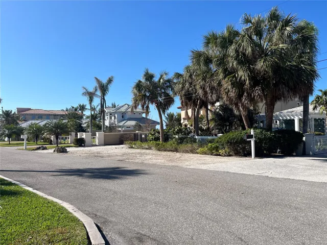 Private Beach Accessat end of Gulf Manor