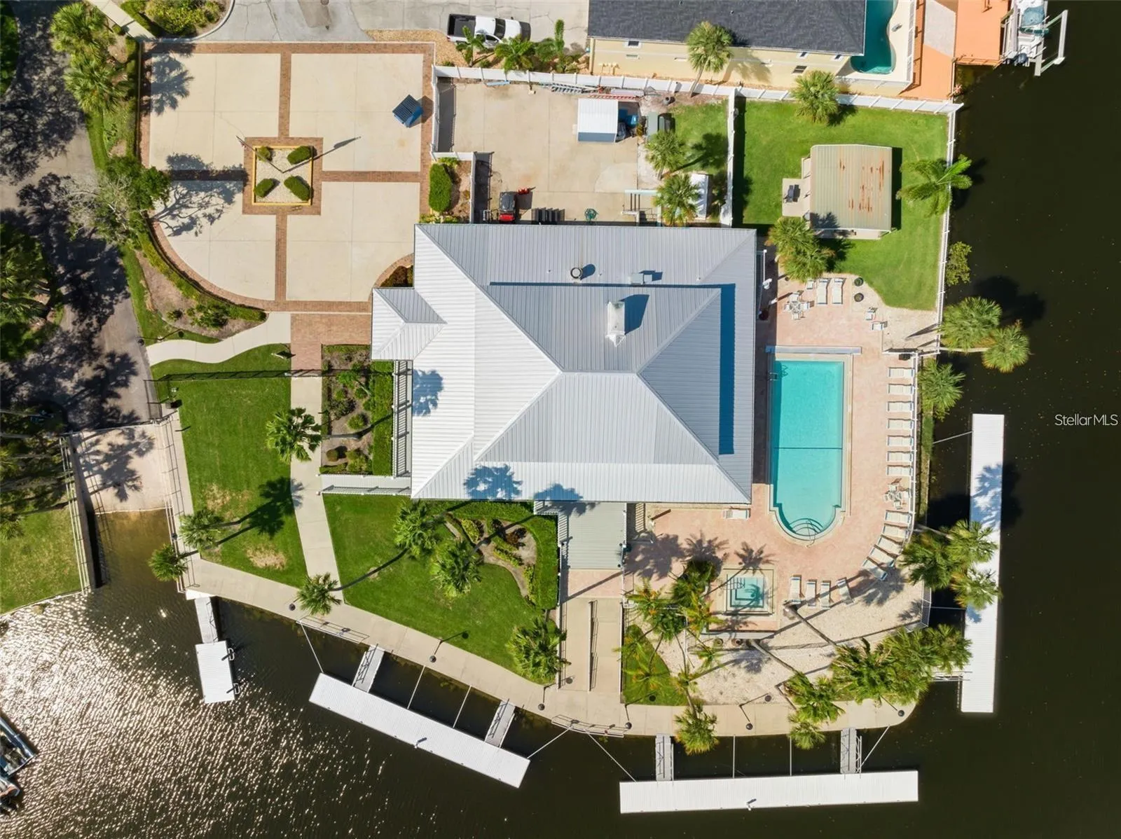 AERIAL CLUBHOUSE POOL AMMENITIES