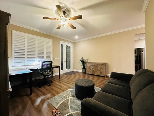 LIVING ROOM / FLEX ROOM