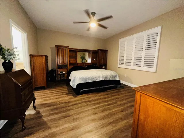 MASTER BEDROOM WITH ENSUITE BATHROOM