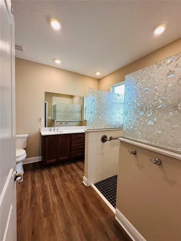 ENSUITE MASTER BATHROOM