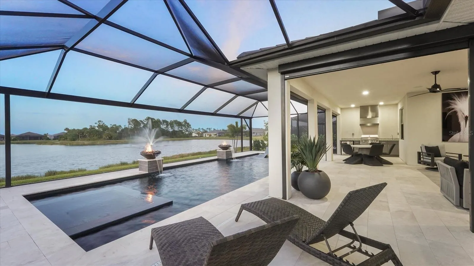 Lanai, pool