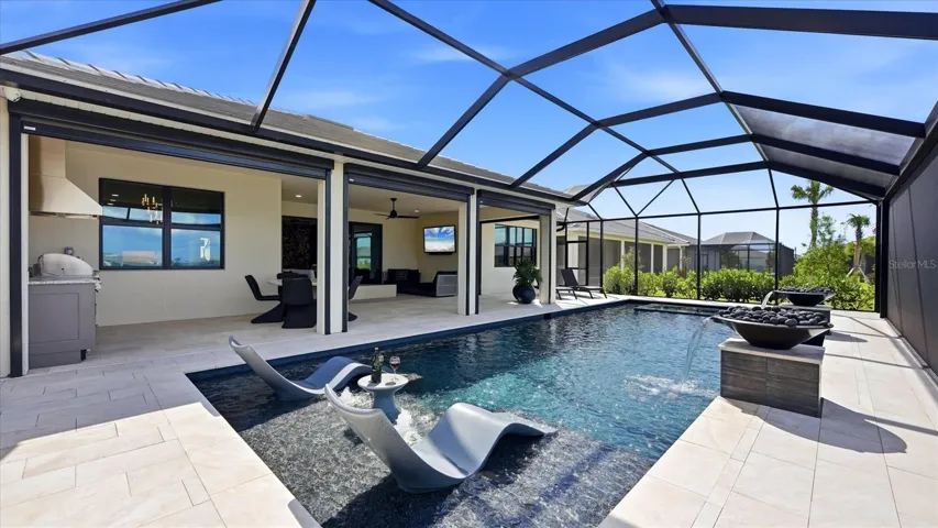 Pool, lanai