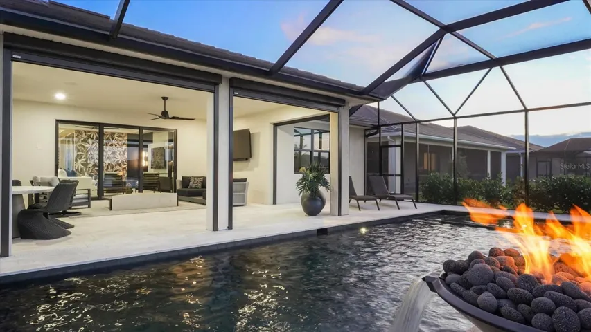 Pool, lanai