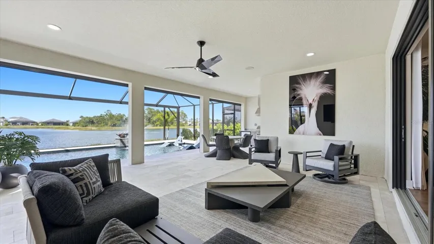 Lanai, pool