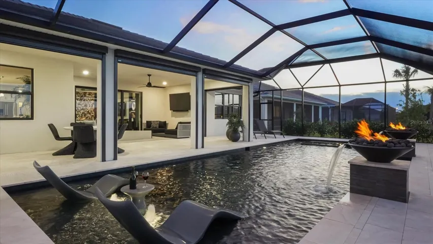 Pool, lanai