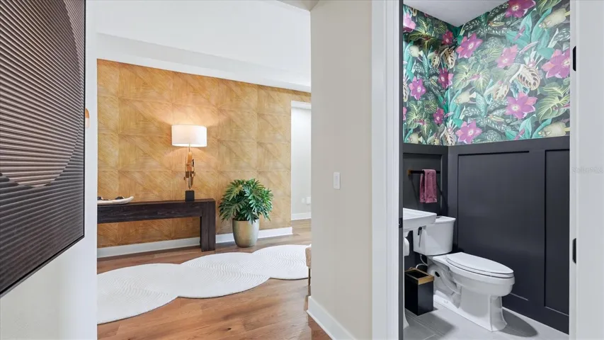 !/2 bath, foyer