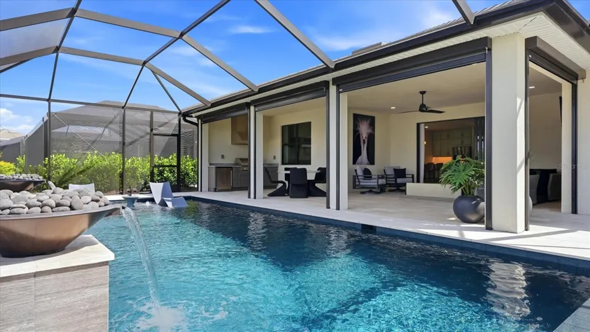 Pool, lanai