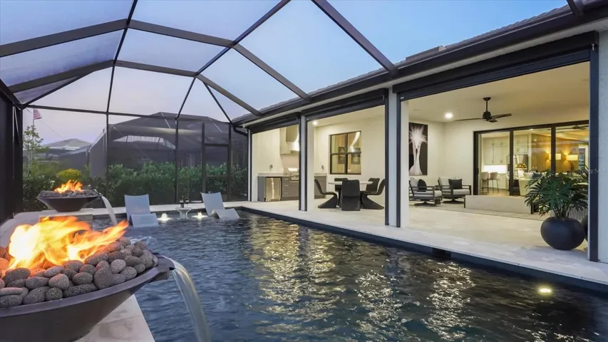 Pool, lanai
