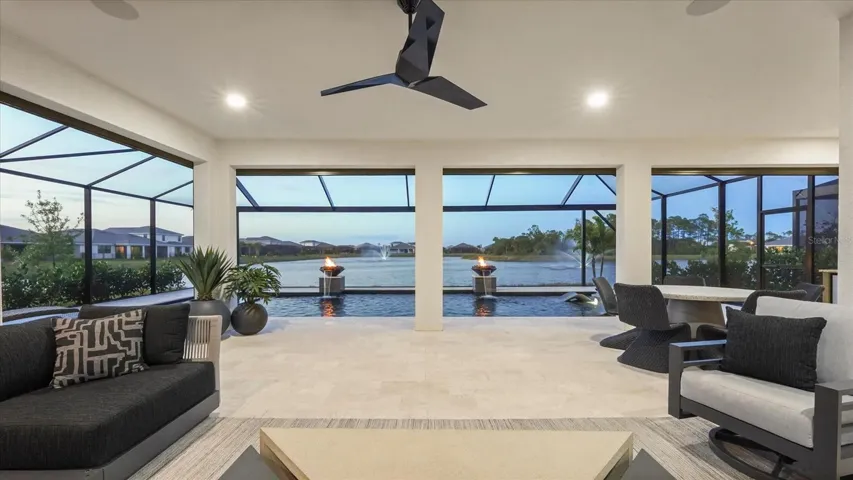 Lanai, pool