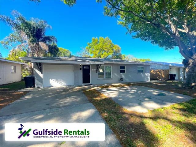 Welcome home! Lovely 2 bed/1.5 bath home in St Petersburg! Easy commute to downtown & Gulf beaches!