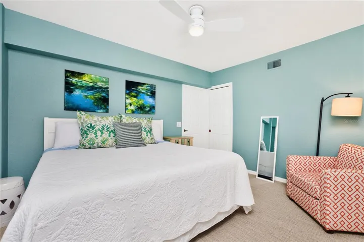 THIS BEDROOM HAS A PRIVATE DOOR TO THE GUEST BATHROOM!